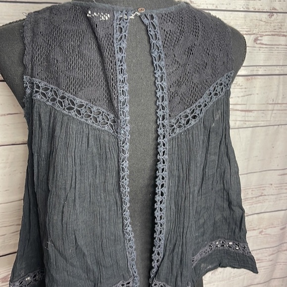 Free People Black Crocheted Neck Loose Fit Tank Sz XS! - Picture 5 of 7